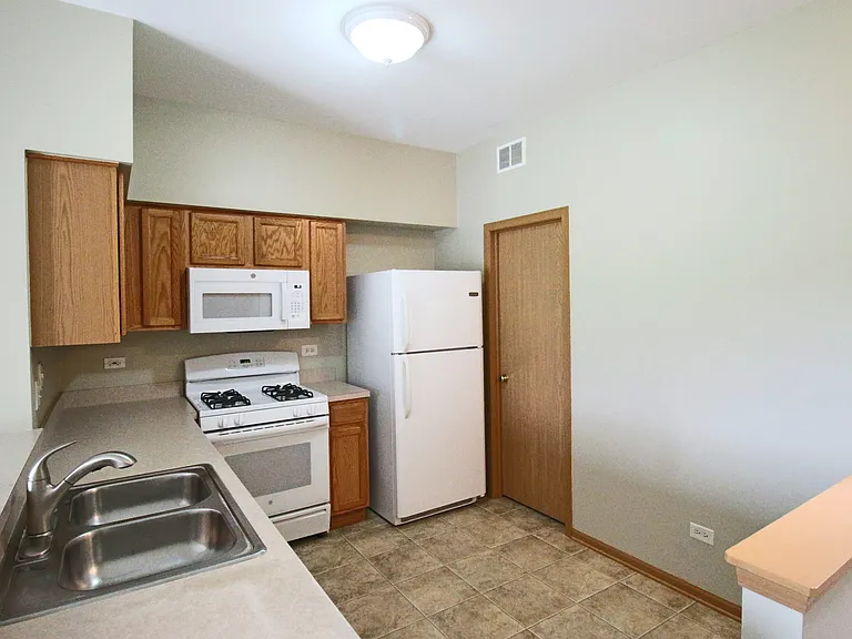 2538 Oak Tree Ln — Photo 6