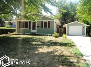 321 N 6th St, Oskaloosa, IA 52577