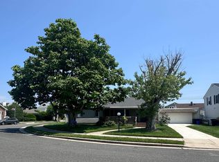 21 W Colmar Cir, Margate, NJ 08402