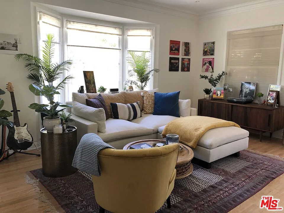 2 bed, 1.0 bath, 950 sqft, $3,300 — Photo 2