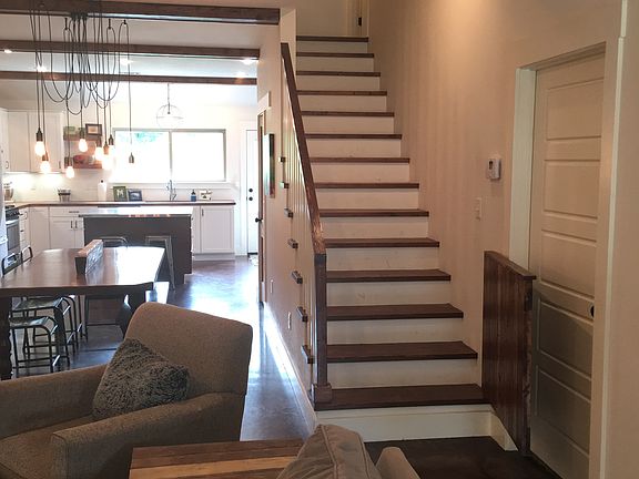 4th image of 22 Brentwood Dr