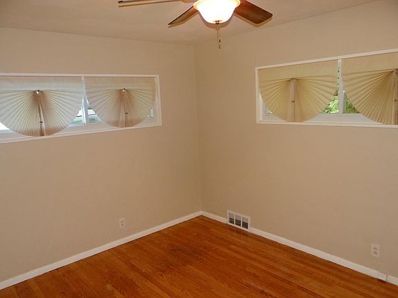 5th image of 10009 Lakemoor Dr