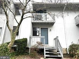 35 Harwood Ln #DD, Clementon, NJ 08021