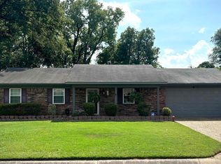 21 Plantation Dr, Little Rock, AR 72206