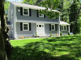 7 Parish Rd, Georgetown, MA 01833