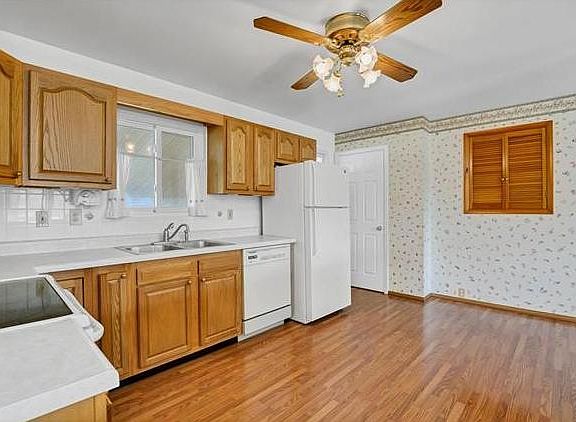 5th image of 12091 Colonial Dr