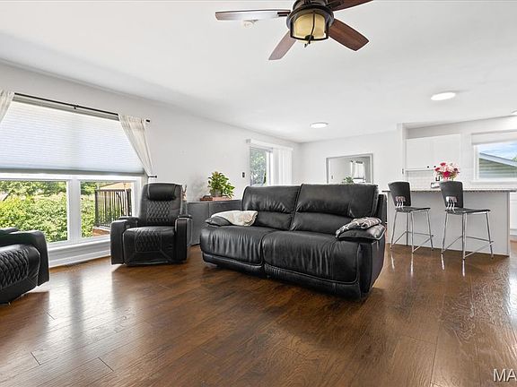 3rd image of 303 Oakfield Dr