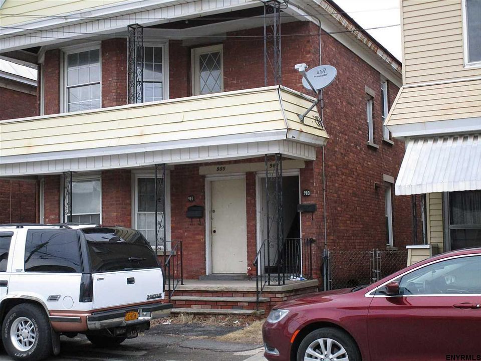 2nd image of 983 Main Ave