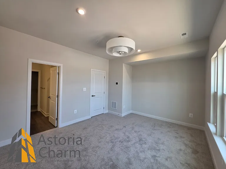 2928 Maisel St — Photo 38