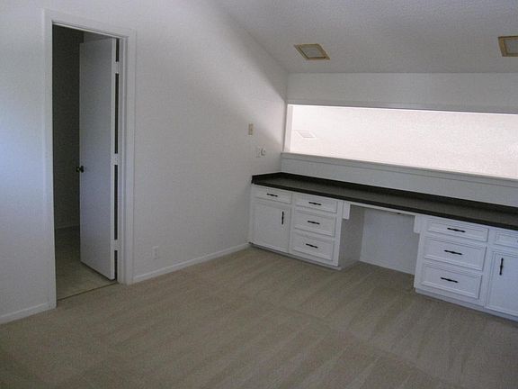 4th image of 514 Towne House Ln