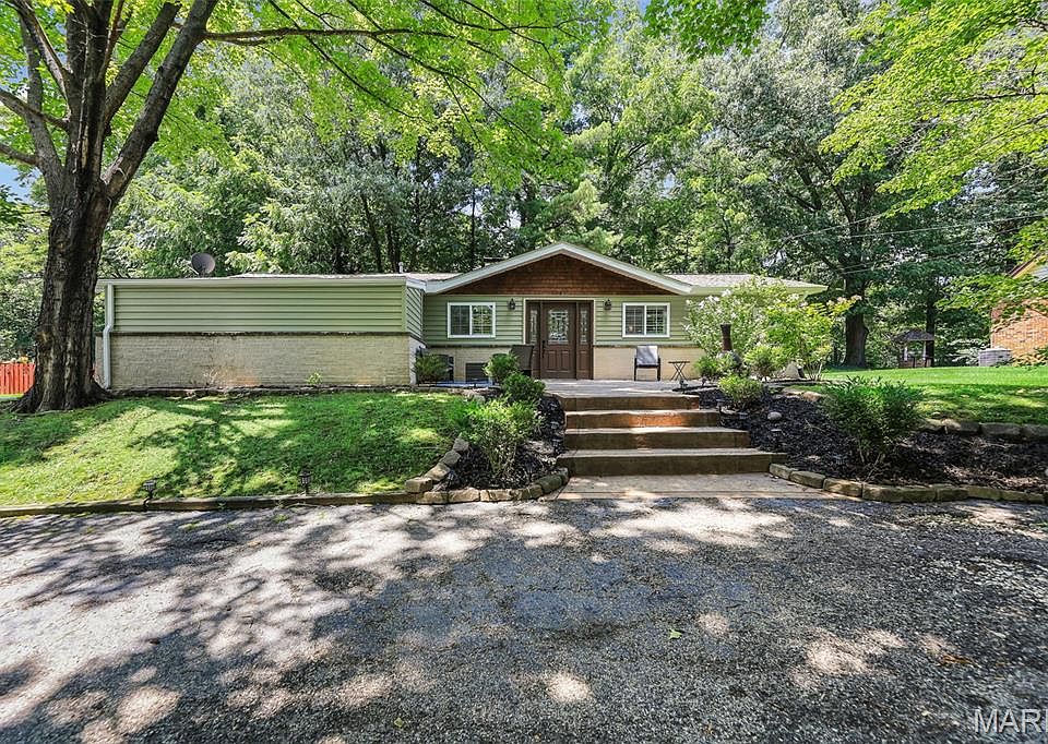 1st image of 459 W Lake Dr
