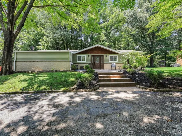 459 W Lake Dr, Edwardsville, IL 62025