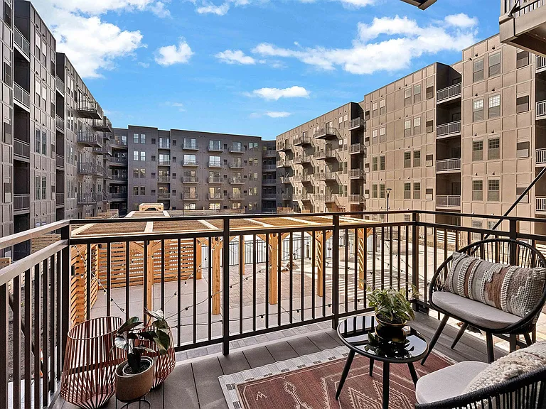 Metro 19 Apartments — Photo 18
