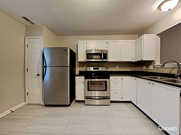 2nd image of 7831 Stratfield Dr