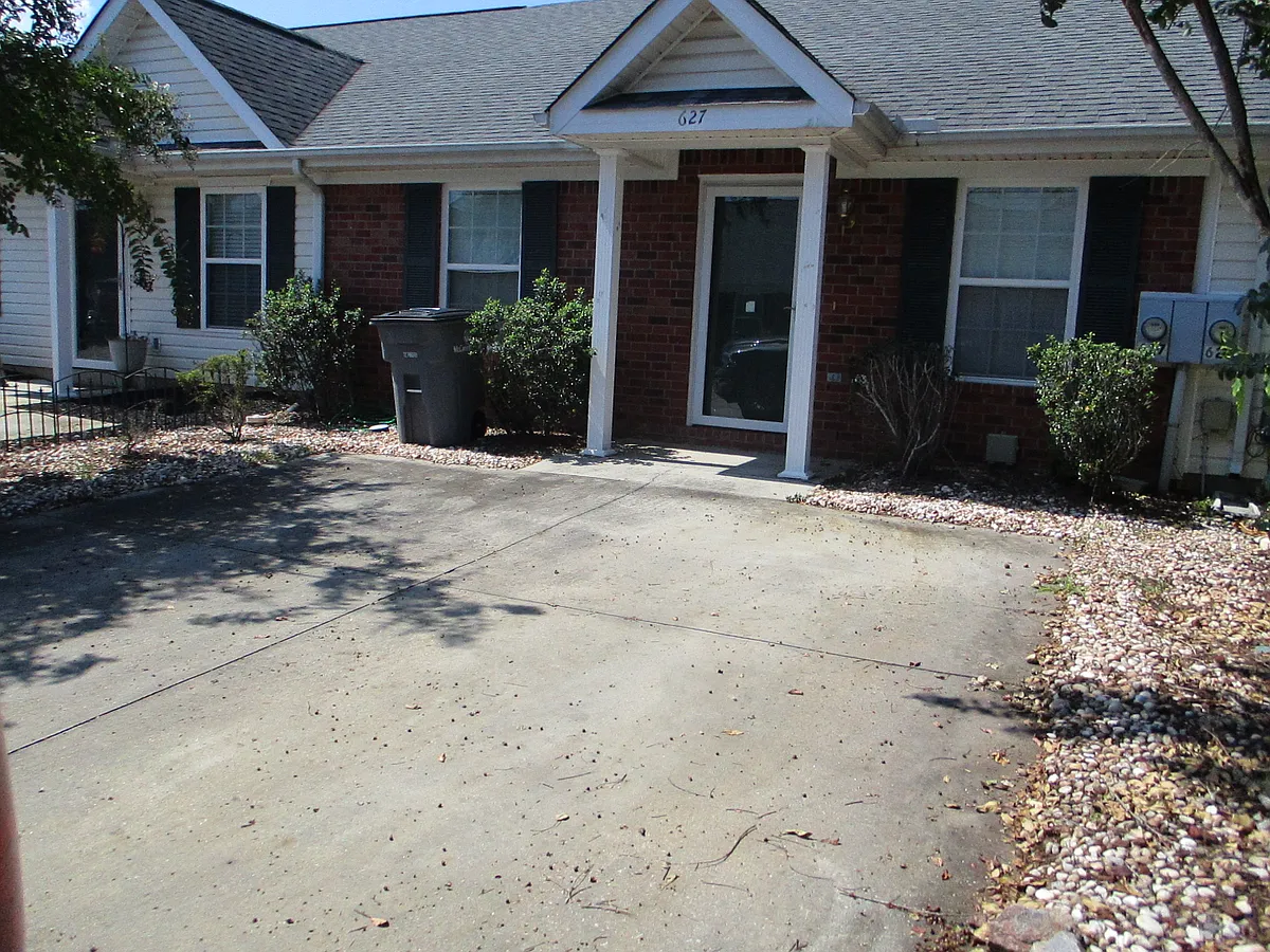 Building Photo - 627 Brook Trl