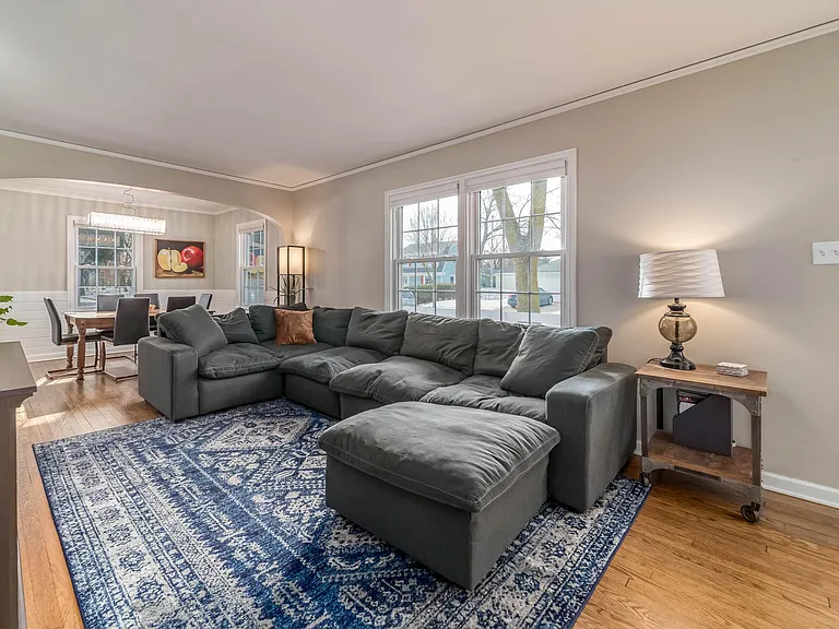 5170 N Bay Ridge Ave — Photo 6