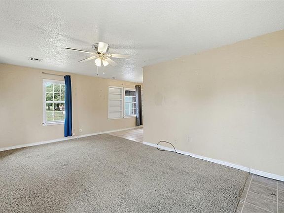 5th image of 1021 E Walnut St