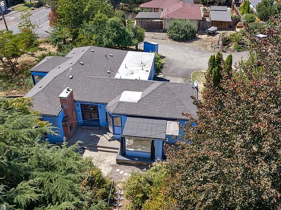 2nd image of 1147 Park Ave