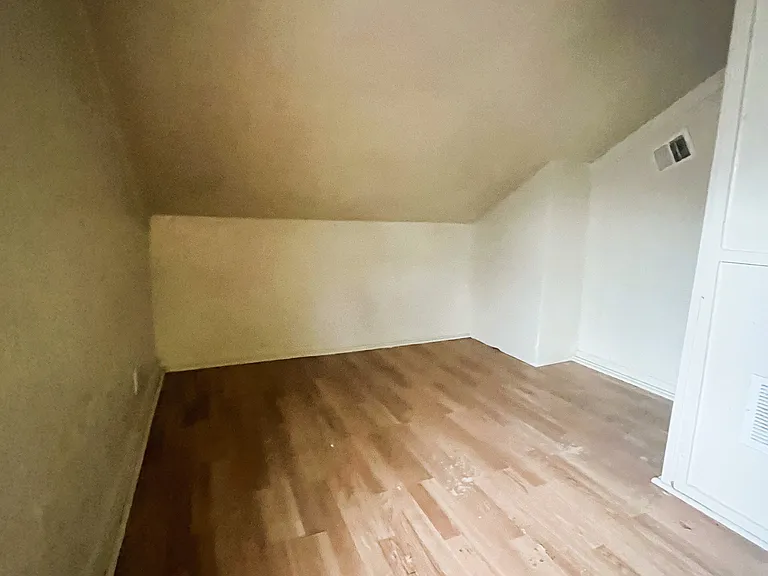 944 SW 35th St — Photo 13