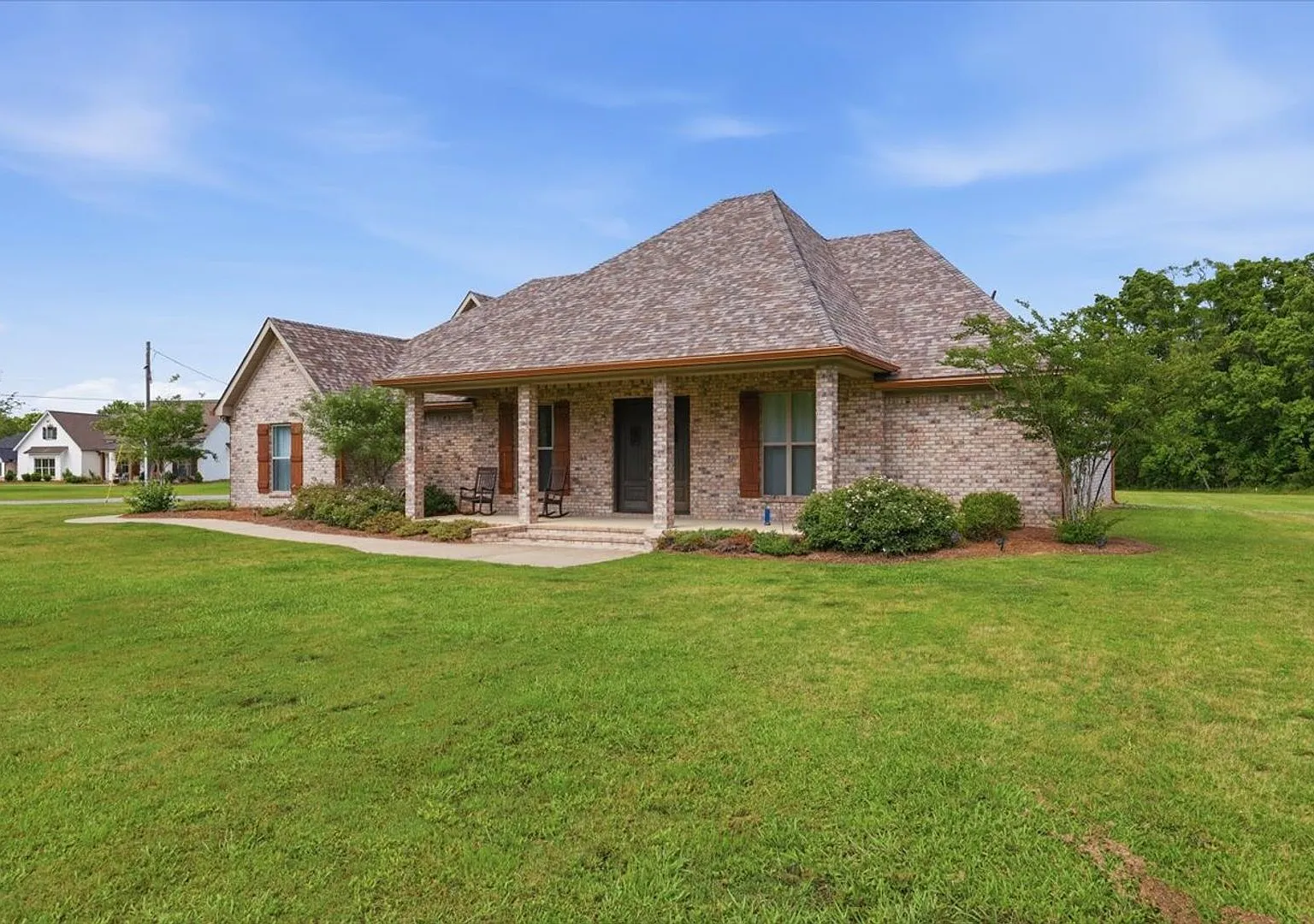Fully Furnished Luxury Executive Estate on 4.3 Acres in Brandon Private, Custom Home with Premium... — Photo 3