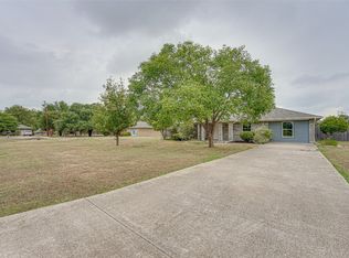 906 Eastridge Cir, Red Oak, TX 75154