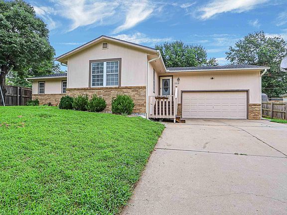 3rd image of 1112 Village Dr
