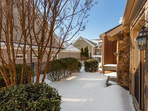 5th image of 217 Claremont Ln
