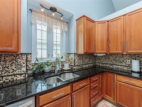 2nd image of 3933 Hedgewood Dr