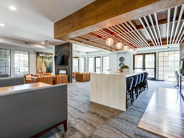 District West — Photo 7