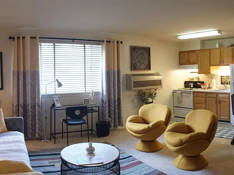 Rossbrooke Apartments and Townhomes — Photo 7