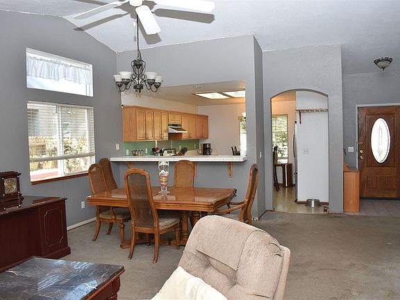 4th image of 1725 Venice Cir