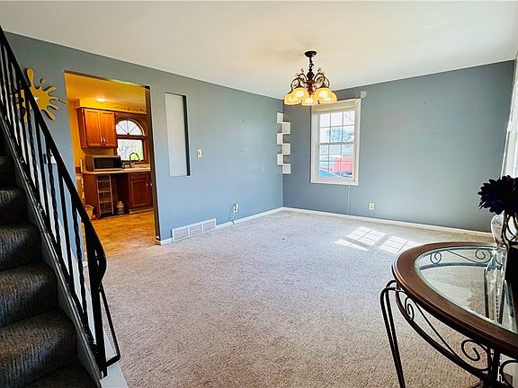 4th image of 207 Springfield Ave