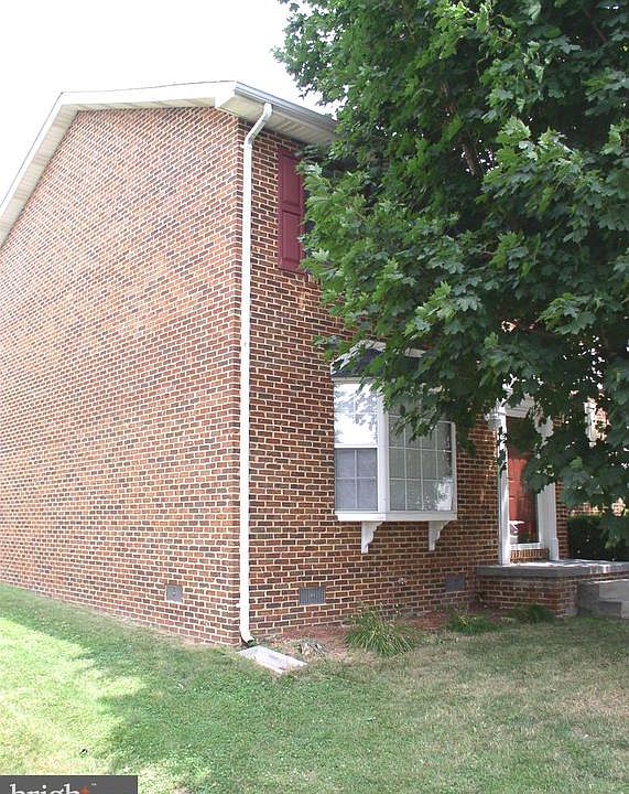 1st image of 110 Parkside Dr