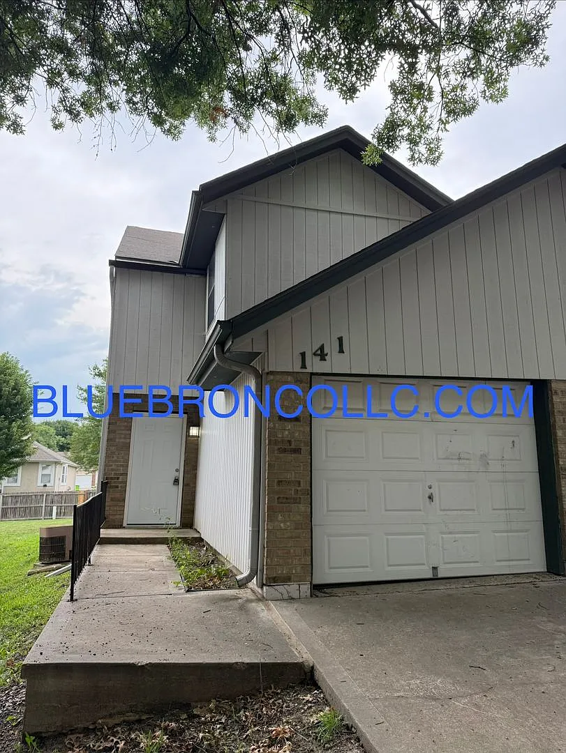 Great deal for an great property, Fresh paint and new carpet! — Photo 1