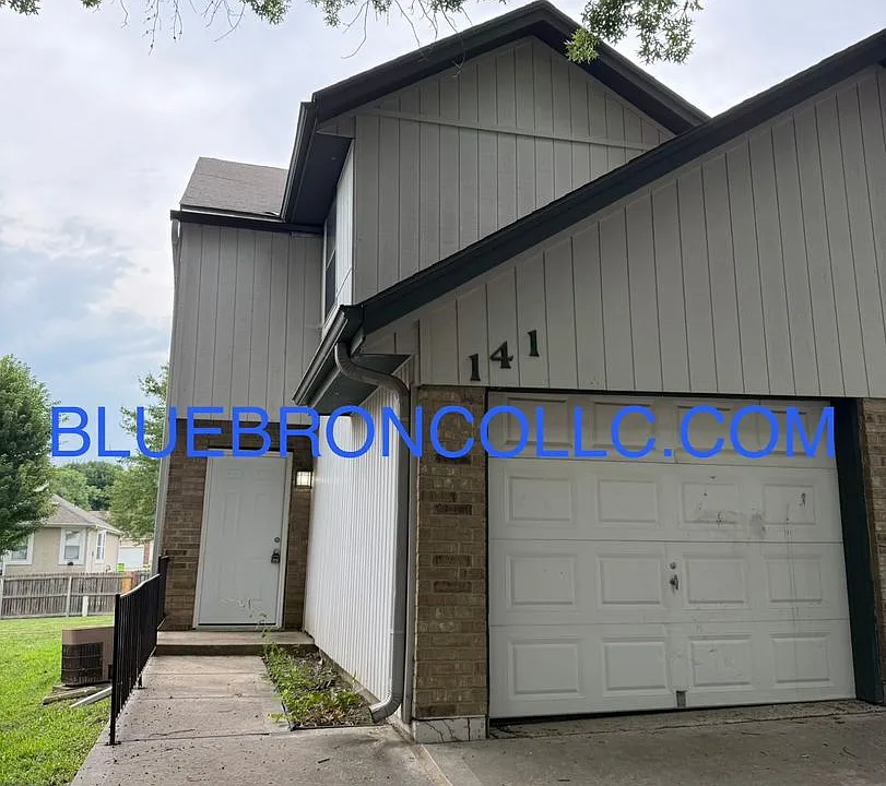 141 SW Oxford Pl