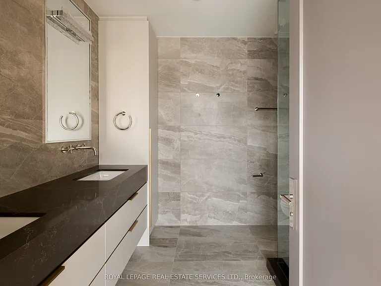 32 Rowanwood Ave #4 — Photo 22