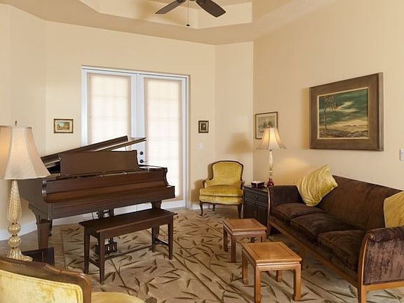 5th image of 327 Woody Cir