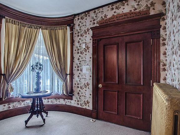 2nd image of 350 Park Ave W