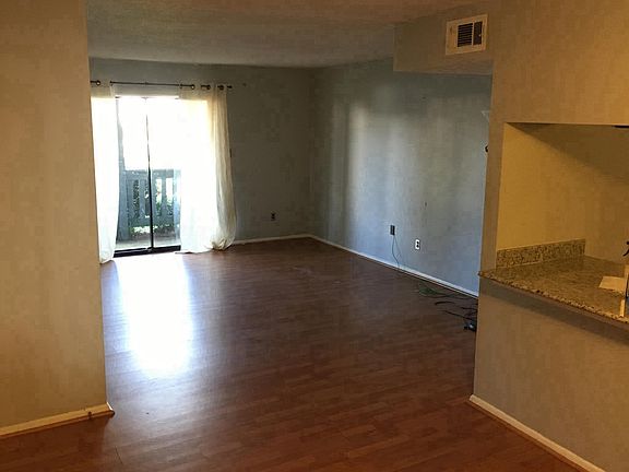 Living DIning/Area, room for full dining table. 