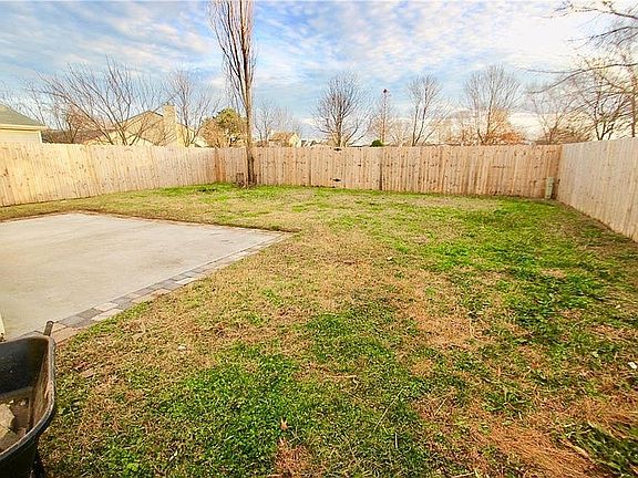3rd image of 3873 Topaz Ln