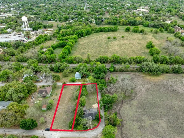 1002 Proctor St, Lockhart, TX 78644