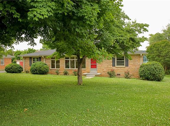 3rd image of 320 North Dr