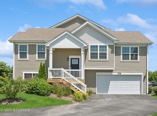 576 Spring Leaf Dr, Joliet, IL 60431