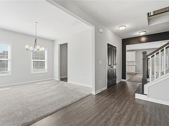 5th image of 380 Longwood Pl