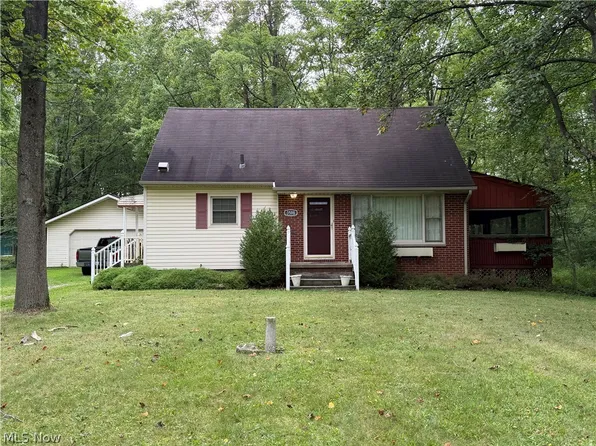 3598 Easton Rd, Barberton, OH 44203