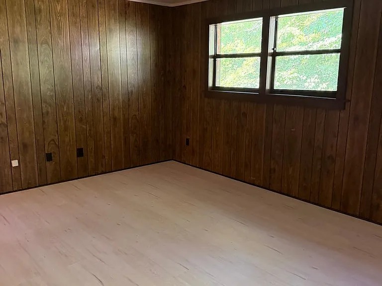 1201 Victoria St — Photo 3