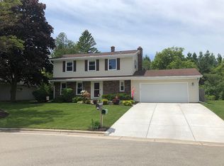 155 Fox Glen Rd, Fredonia, WI 53021
