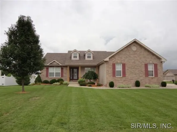 2 Saddlebrooke, Troy, IL 62294