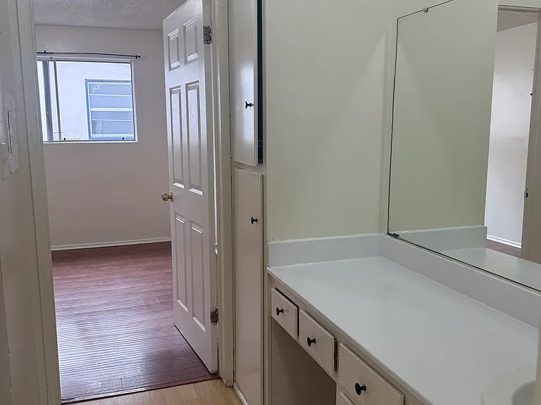 1025 N Mariposa Ave #9 — Photo 9