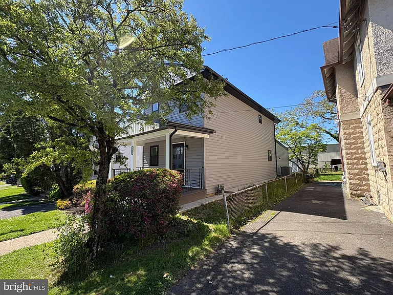2344 Hamilton Ave — Photo 3